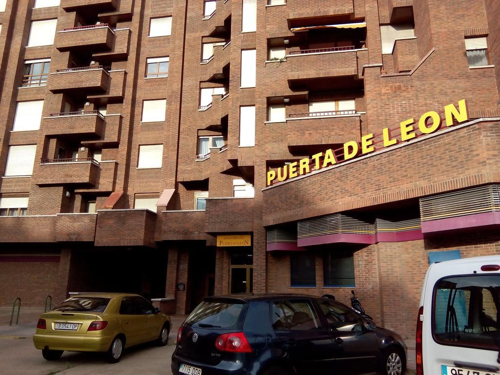 Apartamentos Turisticos Puerta De Леон Номер фото