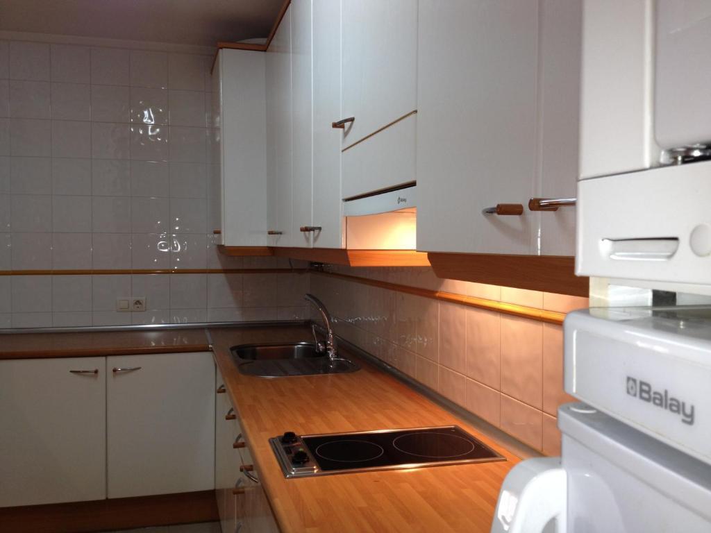 Apartamentos Turisticos Puerta De Леон Номер фото